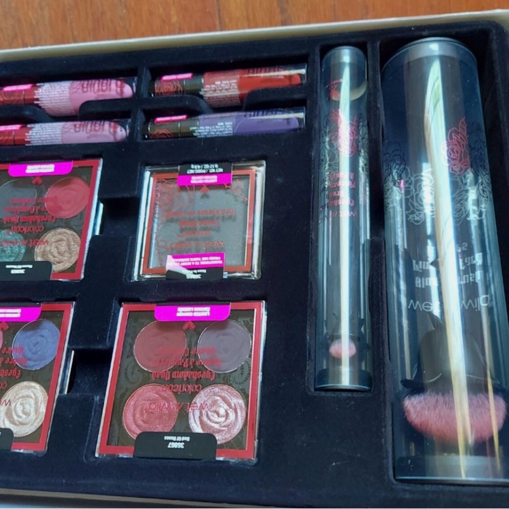 New✨Wet ‘N Wild Rebel Rose Makeup | Limited Edition Collection - Picture 2 of 13